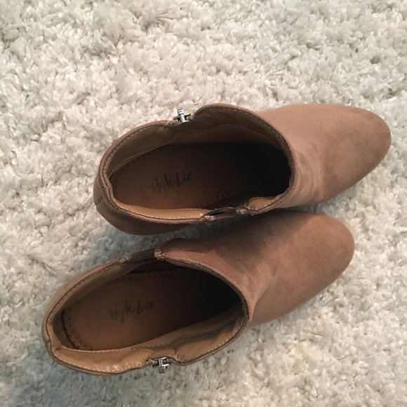 Tan suede booties - Picture 2 of 5